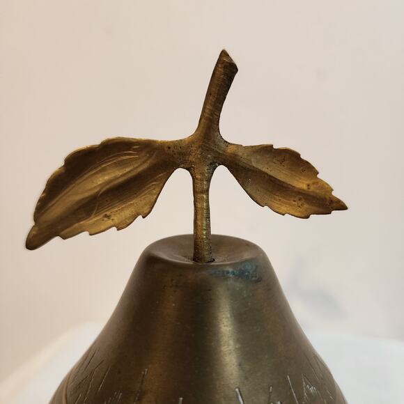 Vintage Brass Pear Shaped Trinket Box with Leaf Lid Floral Etched Design 5" - Picture 9 of 10